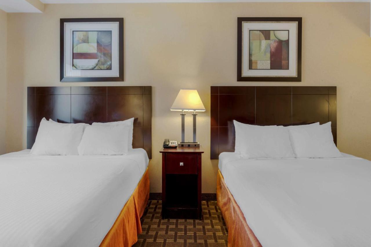 Best Western Plus Brooklyn Bay Hotel New York Exterior foto